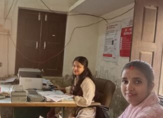 महराजगंज ब्लॉक में बच्चों के आधार कार्ड निशुल्क बन रहे:0 से 18 साल तक के बच्चों को मिल रही सुविधा, रोज 60-70 काम हो रहे