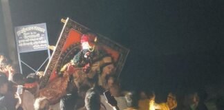 धर्मूपुर दुबौलिया में श्रीकृष्ण जन्माष्टमी के बाद हुआ विसर्जन:डीजे की धुन पर झूमे श्रद्धालु, भव्य शोभा यात्रा निकाली गई