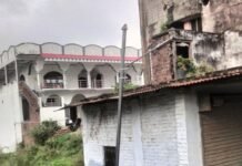 शंकरपुर गांव में दो स्ट्रीट लाइटों से बैट्री और सोलर:राष्ट्रीय राजमार्ग 27 के पास दुकान और घर से LED लाइटें भी गायब, पुलिस जांच में जुटी