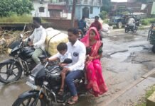 मुडघाट अंडरपास सर्विस रोड मरम्मत के बाद भी खराब:राहगीर परेशान, गुणवत्ता पर उठे सवाल; बस्ती को गणेशपुर से जोड़ता है मार्ग