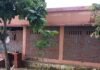 विधायक निधि से बने रैन बसेरा पर अवैध कब्जा:पुरखीपुर डिहवा में मरी माता स्थान पर हो रहा अवैध निर्माण, ग्रामीण नाराज