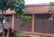 विधायक निधि से बने रैन बसेरा पर अवैध कब्जा:पुरखीपुर डिहवा में मरी माता स्थान पर हो रहा अवैध निर्माण, ग्रामीण नाराज