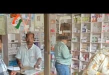 नौतनवा के अनन्या हॉस्पिटल के अवैध मेडिकल स्टोर पर छापा:संदिग्ध इंजेक्शन और दवाएं जब्त, संचालन पर रोक; जांच के लिए लैब भेजा जाएगा