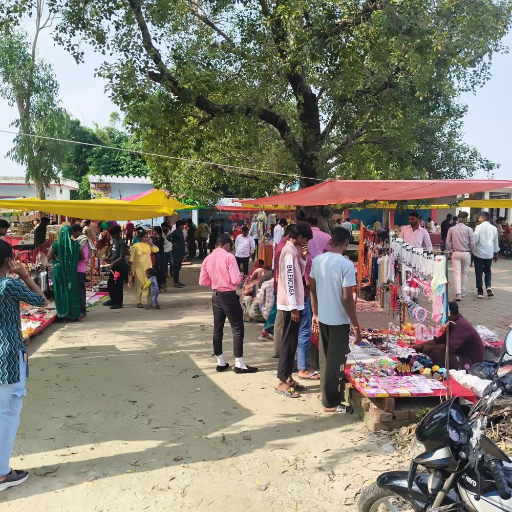 बाबा निहाल दास धाम में हर मंगलवार हजारों श्रद्धालु पहुंचते:बस्ती में मंदिर परिसर में लगता है मेला, सच्चे मन से मांगी मनोकामना होती है पूरी