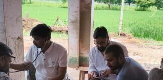 छेदीपुरवा में दूसरे दिन भी लगा स्वास्थ्य शिविर:मल्हीपुर अधीक्षक के निर्देश पर हुई जांच, मरीजों को मिली निशुल्क दवाएं