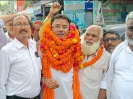 आय से अधिक संपत्ति मामले में व्यक्ति कोर्ट से रिहा:कैसरगंज मे समर्थकों ने किया जोरदार स्वागत
