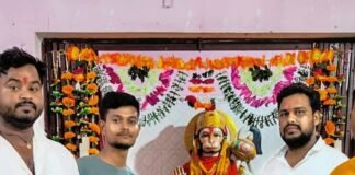 कड़सर बिटोरा में श्रीकृष्ण छठ्ठी पर जागरण और झांकी महोत्सव:बुधवार को श्रीकृष्ण छठ्ठी पर रात 2 बजे तक चलेगा कार्यक्रम, मनोज मिश्रा देंगे भजनों की प्रस्तुति