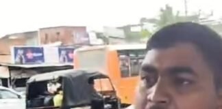 बस्ती में ब्लैक फिल्म लगी कार की चेकिंग पर विवाद:ट्रैफिक जवानों से भिड़ा युवक, बोला- गाली दूंगा, तुम क्या कर लोगे?
