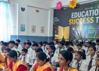 गुरुदेव रवि शंकर ने छात्रों से किया संवाद:पंचवटी श्री सीताराम आश्रम के संस्थापक ने स्कूल में दिए सफलता के 5 सूत्र