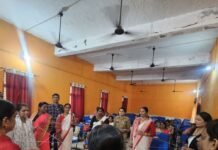बृजमनगंज में महिलाओं को सुरक्षा, सशक्तिकरण पर जागरूकता:कानूनी अधिकारों पर दी गई जानकारी, पुलिस अधिकारी रहे मौजूद