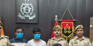 बस्ती में क्राइम ब्रांच अधिकारी बन ठगी, 2 आरोपी गिरफ्तार:फोनपे-गूगलपे पर नंबर डालकर नाम पता करते, अश्लील वीडियो दिखाने की धमकी देकर वसूली