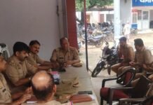 पयागपुर पुलिस ने त्योहारों के लिए सुरक्षा बैठक की:थाना प्रभारी ने कर्मियों को दिए निर्देश, संवेदनशील स्थानों पर रहेगी पैनी नजर