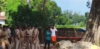 कोर्ट के आदेश पर 30 साल बाद हटा अवैध कब्जा:बहादुरी बाजार में प्रशासन ने सुरक्षा के साथ की कार्रवाई, पैतृक आवास के सामने की जमीन कब्जामुक्त