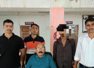 पुलिस ने नाबालिग से दुष्कर्म का बाल अपचारी पकड़ा:परसरामपुर पुलिस ने घर से किया गिरफ्तार, कोर्ट में पेश