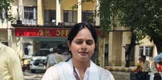 बृजमनगंज में सोशल मीडिया पोस्ट पर महिला को आपत्तिजनक टिप्पणी:विरोध करने पर दी धमकी, एसपी से कार्रवाई की मांग