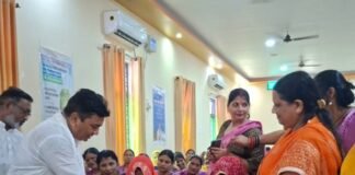 फरेंदा में आंगनबाड़ी कार्यकर्ताओं का सम्मान समारोह:विधायक ने किया सम्मानित, बच्चों का कराया अन्नप्राशन संस्कार