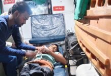 तेज रफ्तार बाइक की टक्कर से दो युवक घायल:मोतीपुर में हुआ हादसा, एक जिला अस्पताल रेफर; दूसरे का इलाज जारी