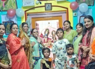सिसवा में महिलाओं ने गाए श्रीकृष्ण के छठियार के मंगलगीत:देर रात तक चला आयोजन, बाल स्वरूप की पूजा कर मांगी सुख-समृद्धि