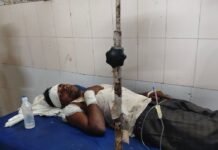 विसर्जन कर लौट रहे दो भाई बाइक से गिरे:मोतीपुर के पास गायघाट से घर लौटते समय हादसा, अस्पताल में भर्ती