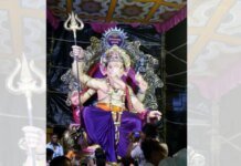 कुर्ला में ट्रॉली से 15 फुट ऊंची गणेश मूर्ति गिरने से 2 लोग घायल