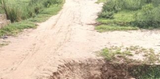 जमुनहा के सेहरिया-कटकुइयां कच्चा मार्ग बदहाल:बारिश में गड्ढे और कीचड़ से आवागमन मुश्किल, पुलिया भी टूटी