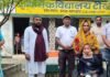सड़क हादसे में पिता की मौत,बेटे के पैर खराब:निचलौल में व्हीलचेयर के सहारे स्कूल जाएगा कक्षा 3 का छात्र
