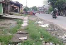 लेहड़ा बाजार में 5 साल से नहीं हुई नालियों की:गंदगी और दुर्गंध से लोग परेशान, संक्रामक बीमारियों का खतरा बढ़ा