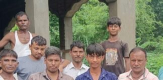 अवनीश अंबेडकर ने रविदास मंदिर में लगवाए महापुरुषों के चित्र:बस्ती के तरेता गांव में जन्मदिन पर बुद्ध, अंबेडकर, कांशीराम और रविदास जी के टाइल्स लगाए।