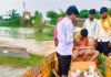 बाढ़ प्रभावित गांवों में स्वास्थ्य विभाग ने पहुंचाई दवा:बहराइच में दूषित पानी से बचाव के लिए क्लोरीन बांटी, बीमारियों के प्रति जागरूक किया