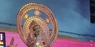 नानपारा में कृष्ण जन्मोत्सव पर दिव्य झांकी प्रस्तुति:मास्टर शिवम राज ग्रुप की प्रस्तुतियों पर उमड़ा श्रद्धालुओं का जनसैलाब