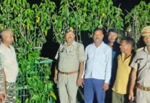 कतर्नियाघाट के दो गांवों में पिंजरे लगाए गए:तेंदुए ने 9 साल के बच्चे को मारा, ग्रामीणों को अलर्ट किया गया
