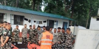 SSB ने सीमा सुरक्षा और आपदा प्रबंधन के लिए गतिविधियां:बहराइच में मॉक ड्रिल में रेस्क्यू का हुनर दिखाया, ग्रामीणों को आपदा से बचाव के तरीके बताए