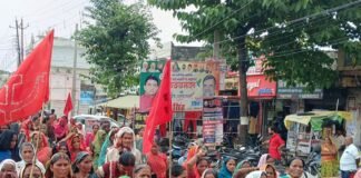 रसोइयों ने मानदेय बढ़ाने समेत मांगों को लेकर किया प्रदर्शन:BSA के जरिए राष्ट्रपति को भेजा ज्ञापन, न्यूनतम वेतन की मांग