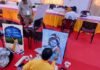 UP: वृंदावन की कला प्रदर्शनी में दिखी ब्रज की झलक, चित्रकारों ने रंगों से रची राधा-कृष्ण की लीलाएं