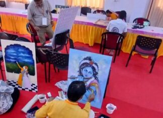 UP: वृंदावन की कला प्रदर्शनी में दिखी ब्रज की झलक, चित्रकारों ने रंगों से रची राधा-कृष्ण की लीलाएं