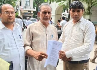 मुजफ्फरनगर: यूपी के माध्यमिक वित्तविहीन शिक्षकों ने मानदेय और सेवा नियमावली की मांग उठाई, मुख्यमंत्री को भेजा ज्ञापन