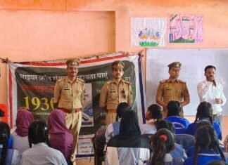 हुजूरपुर के स्कूल में साइबर अपराध से बचाव की जानकारी:साइबर टीम बहराइच ने ऑनलाइन ठगी और सुरक्षित इंटरनेट उपयोग के तरीके बताए