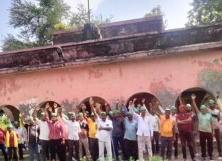 किसान यूनियन की बाढ़ प्रभावित क्षेत्रों में समस्याओं पर बैठक:विक्रमजोत में जलजमाव, फसल क्षति के मुआवजे की मांग