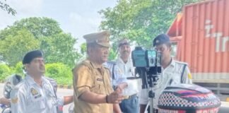 बस्ती में 107 ओवरस्पीड वाहनों का चालान:यातायात पुलिस ने इंटरसेप्टर मशीन से ₹2.14 लाख का जुर्माना लगाया