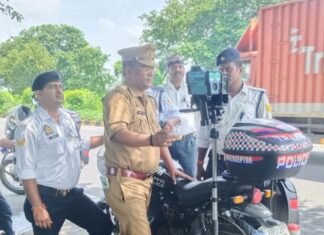 बस्ती में 107 ओवरस्पीड वाहनों का चालान:यातायात पुलिस ने इंटरसेप्टर मशीन से ₹2.14 लाख का जुर्माना लगाया