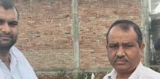 मलमलिया पोखरी के पास जलजमाव:अधिवक्ता ने धरने का किया ऐलान, निचलौल नगर पंचायत पर लापरवाही का आरोप; EO के बाबू ने समाधान का दिया भरोसा