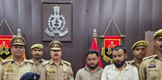फर्जी फाइनेंसर बन राहगीरों से बाइक छीनने वाले 2 गिरफ्तार:धमकाकर वसूली करते थे, 3 बाइक और कार बरामद; 2 अन्य आरोपियों की तलाश