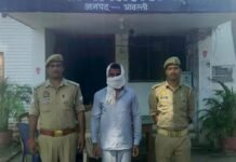 श्रावस्ती मे नाबालिग से दुष्कर्म का फरार आरोपी गिरफ्तार:मुखबिर की सूचना पर पकड़ा, केस दर्ज होने के बाद से था फरार