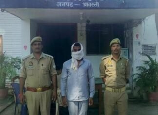 श्रावस्ती मे नाबालिग से दुष्कर्म का फरार आरोपी गिरफ्तार:मुखबिर की सूचना पर पकड़ा, केस दर्ज होने के बाद से था फरार