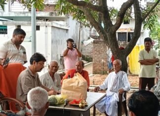 वार्ड-11 में 2 करोड़ की 7 सड़कों का शिलान्यास:नगर अध्यक्ष ने पूजा-अर्चना कर शुरू कराया काम; सीसी रोड के साथ नालियां बनेंगी, जलजमाव से मिलेगी राहत
