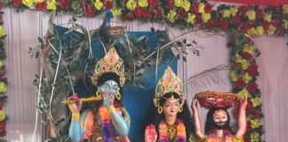 गायघाट के मोहनगिरी बाबा मंदिर में जन्माष्टमी की छठी मनाई:श्री कृष्ण, राधा और यशोदा मैया की पूजा-अर्चना कर भंडारे का आयोजन