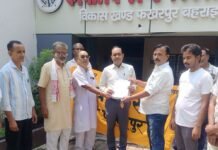 बहराइच में किसानों की मांगों को लेकर धरना:भारतीय किसान संघ ने फखरपुर में मुख्यमंत्री के नाम ज्ञापन सौंपा