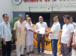 बहराइच में किसानों की मांगों को लेकर धरना:भारतीय किसान संघ ने फखरपुर में मुख्यमंत्री के नाम ज्ञापन सौंपा