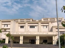 बस्ती में मेडिकल कॉलेज के डॉक्टरों से साइबर ठगी:खाते से उड़ाए 2 लाख रुपए, व्हाट्सऐप हैक कर परिचितों से भी मांगा