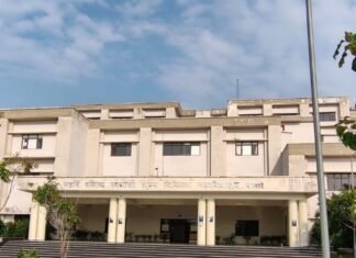 बस्ती में मेडिकल कॉलेज के डॉक्टरों से साइबर ठगी:खाते से उड़ाए 2 लाख रुपए, व्हाट्सऐप हैक कर परिचितों से भी मांगा